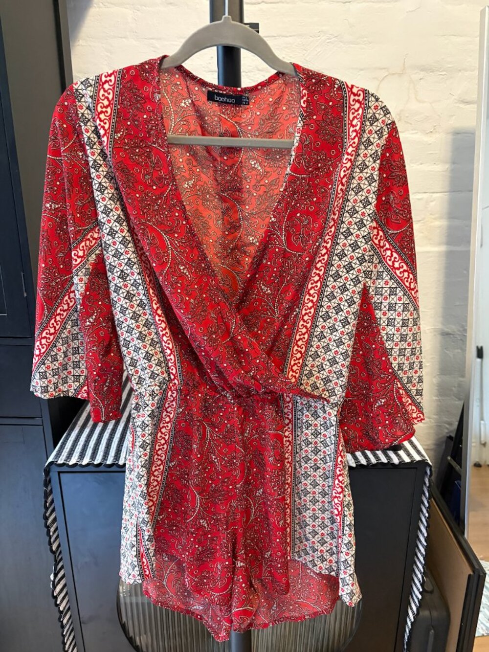 Boohoo red patterned romper, size US 4